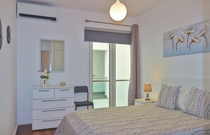 2 chambres, fer et planche à repasser, lit parapluie, Wi-Fi gratuit