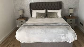 2 bedrooms, iron/ironing board, travel cot, free WiFi