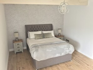 2 bedrooms, iron/ironing board, travel cot, free WiFi