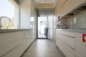 Fridge, microwave, oven, dishwasher