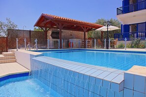 Pool - Villa Mandola Rosa: Elegantly decorated, sea views, pool, A/C (Prodromi Latchi)