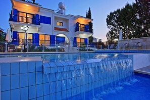 Pool - Villa Mandola Rosa: Elegantly decorated, sea views, pool, A/C (Prodromi Latchi)