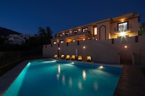Piscine extérieure, piscine chauffée