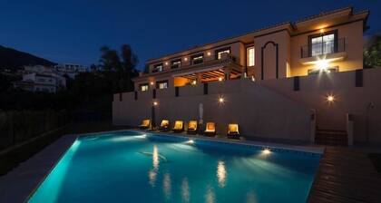 Luxury Villa near to Mijas Pueblo that sleeps 14. With Large Private Heated Pool