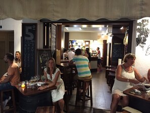 Bar (på overnatningsstedet)