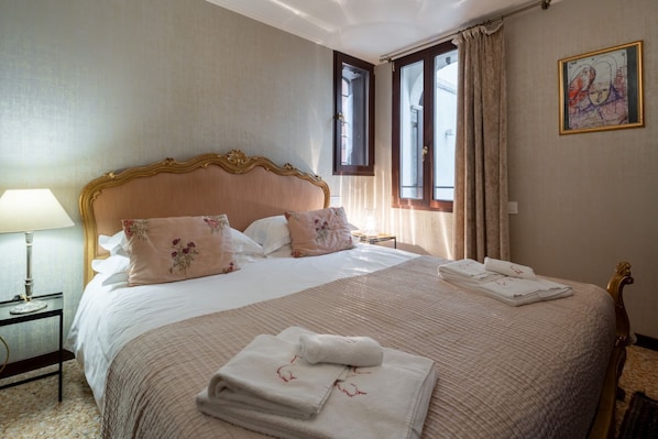 1 chambre, fer et planche Ă repasser, Wi-Fi, draps fournis