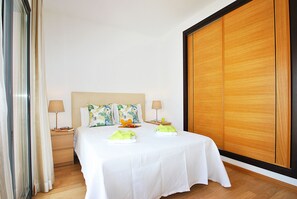 2 bedrooms, in-room safe, iron/ironing board, free WiFi
