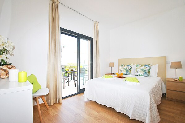2 bedrooms, in-room safe, iron/ironing board, free WiFi