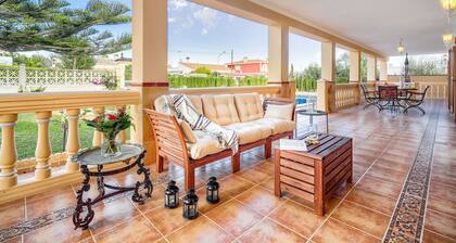 Beautiful villa with private pool excelent for families. Aircond and wifi available - Free Wifi | Offer | 10% | 14/10 - 31/10