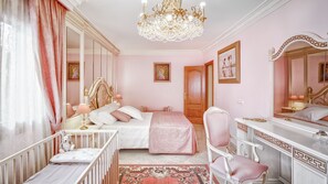3 bedrooms, iron/ironing board, travel crib, WiFi