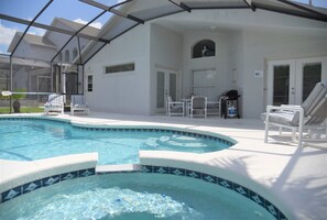 Piscine extérieure, piscine chauffée