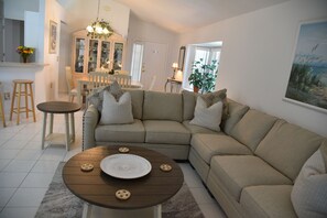 TV connectée, lecteur de DVD, livres