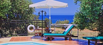 Sunset views, large pool, familiar to mobility difficulties