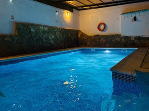 Piscina a l'aire lliure i piscina climatitzada 