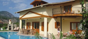 Spacious Luxury Villa with Own Pool and Stunning Mountain Views