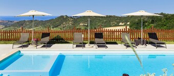 Villa La Fonte 14 con piscina nelle colline di Ripatransone, a 15 minuti dal Mare Adriatico