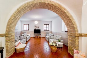 Televisión, chimenea