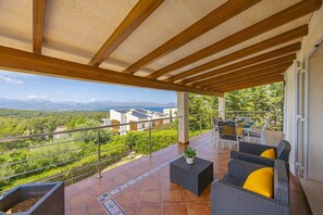 Outdoor dining - Villa Heura (Alcúdia)