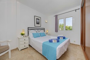 5 bedrooms, iron/ironing board, free WiFi, bed sheets