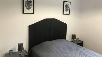 3 slaapkamers, een strijkplank/strijkijzer, wifi