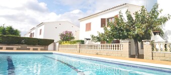 HOUSE WITH COMMUNITY POOL AND TENNIS TO 500 METERS FROM THE BEACH