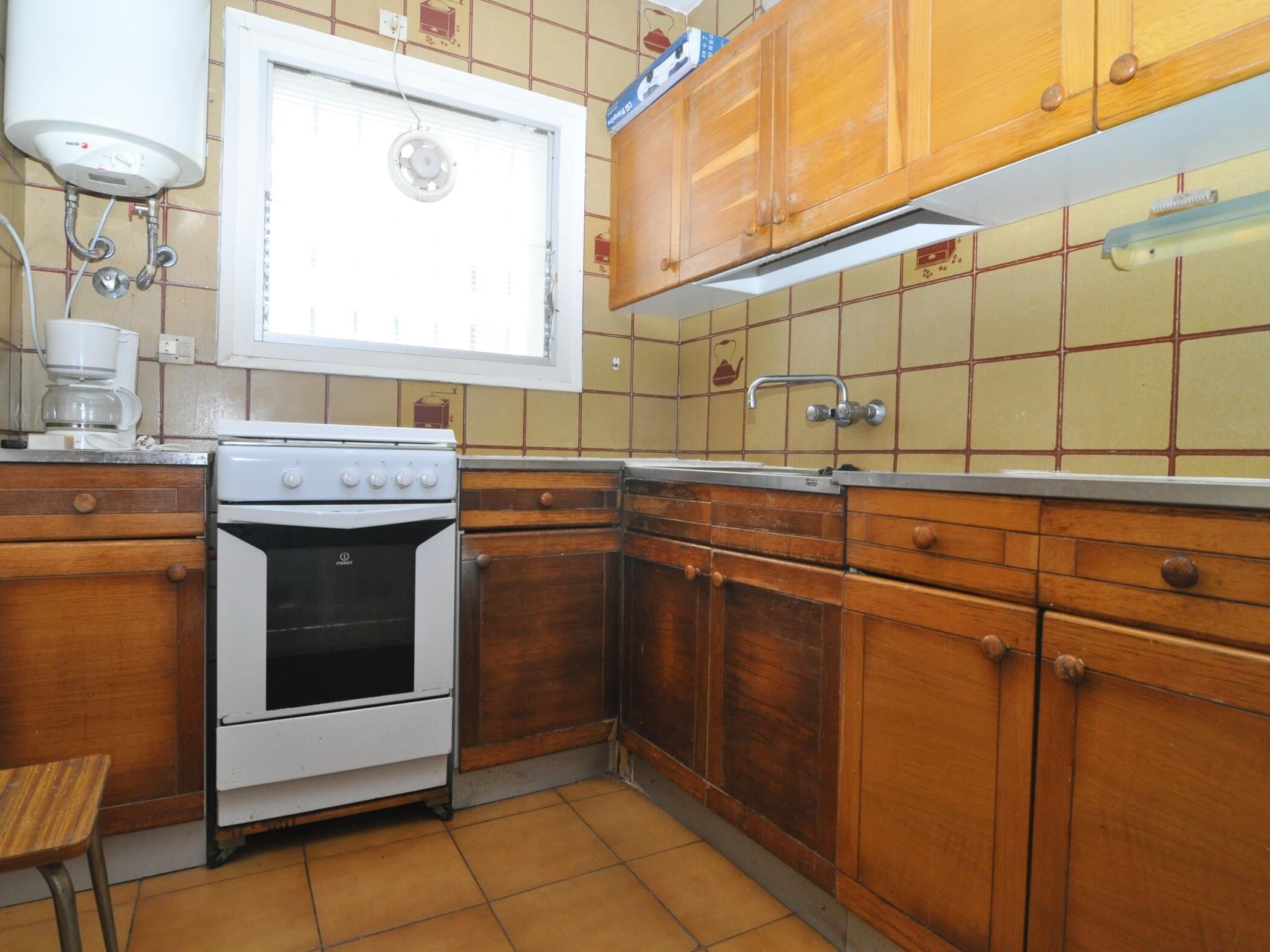 Réfrigérateur, micro-ondes, four, cafetière/bouilloire