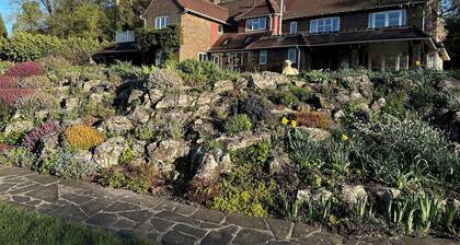 Itsenäinen 1. kerroksen asunto, suurella parvekkeella ja kauniilla näkymillä