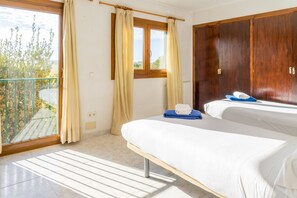 4 bedrooms, iron/ironing board, travel crib, free WiFi