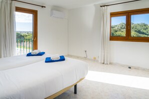 4 bedrooms, iron/ironing board, travel cot, free WiFi