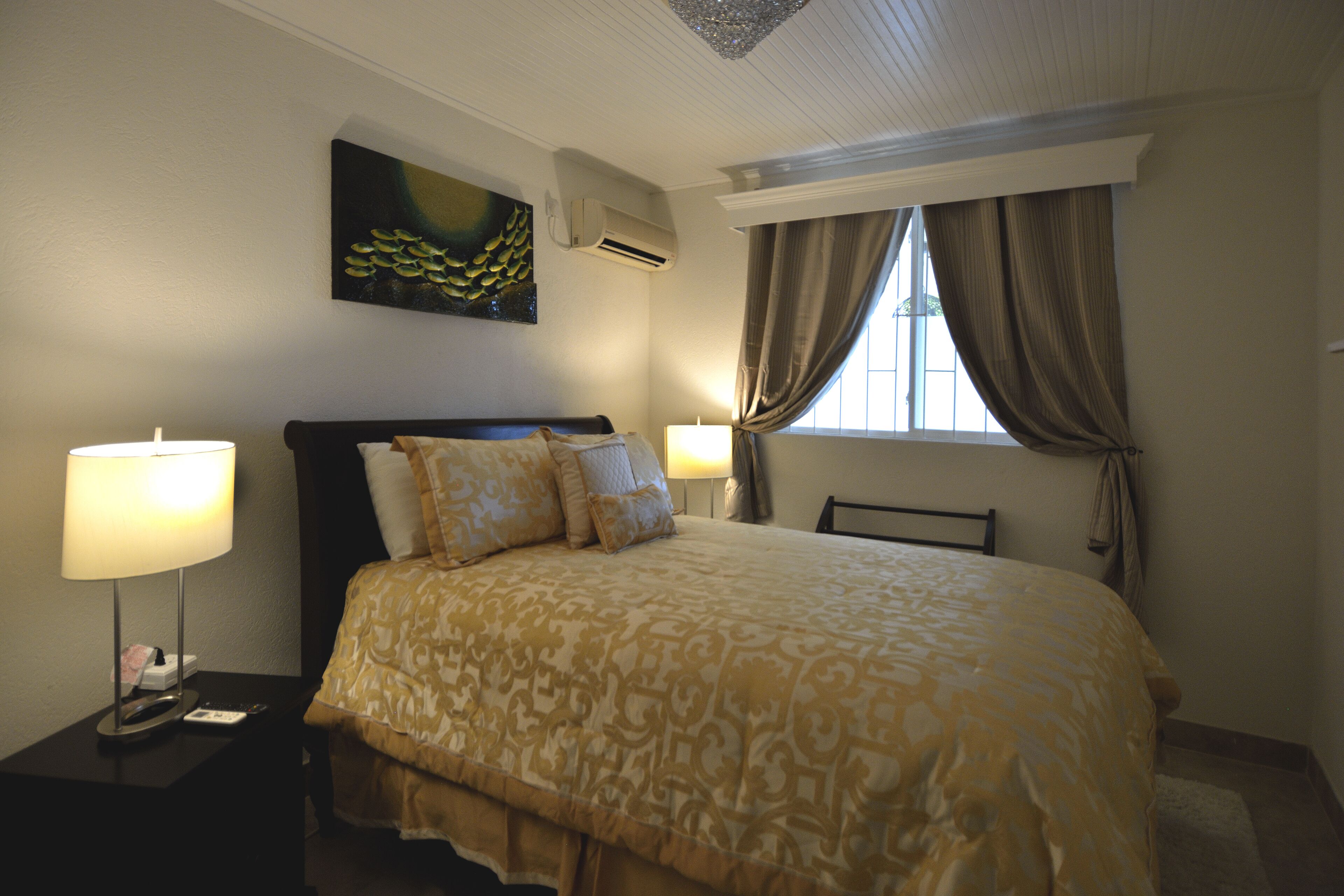 Calmar's queen bedroom