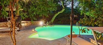 Prasini Luxury Cottage: Piscine, A / C, Wi Fi, de beaux jardins