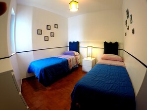 3 habitaciones, tabla de planchar con plancha, cuna de viaje y wifi