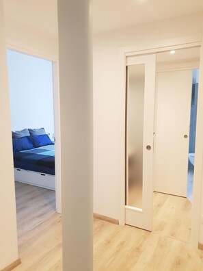 2 عدّة غرف نوم ومكواة/لوح كي وسرير سفر وواي فاي مجانًا