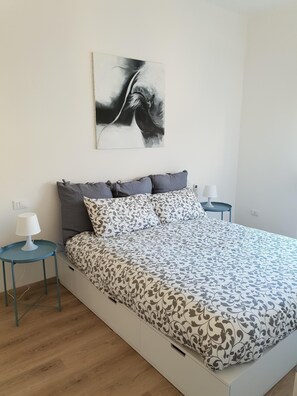 2 bedrooms, iron/ironing board, travel cot, free WiFi