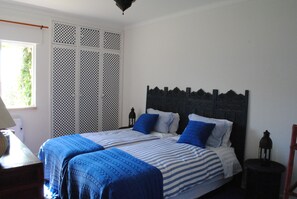 3 Schlafzimmer, Schreibtisch, Bügeleisen/Bügelbrett, Reisekinderbett