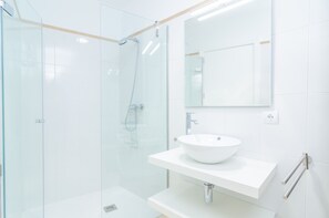 Douche, serviettes fournies