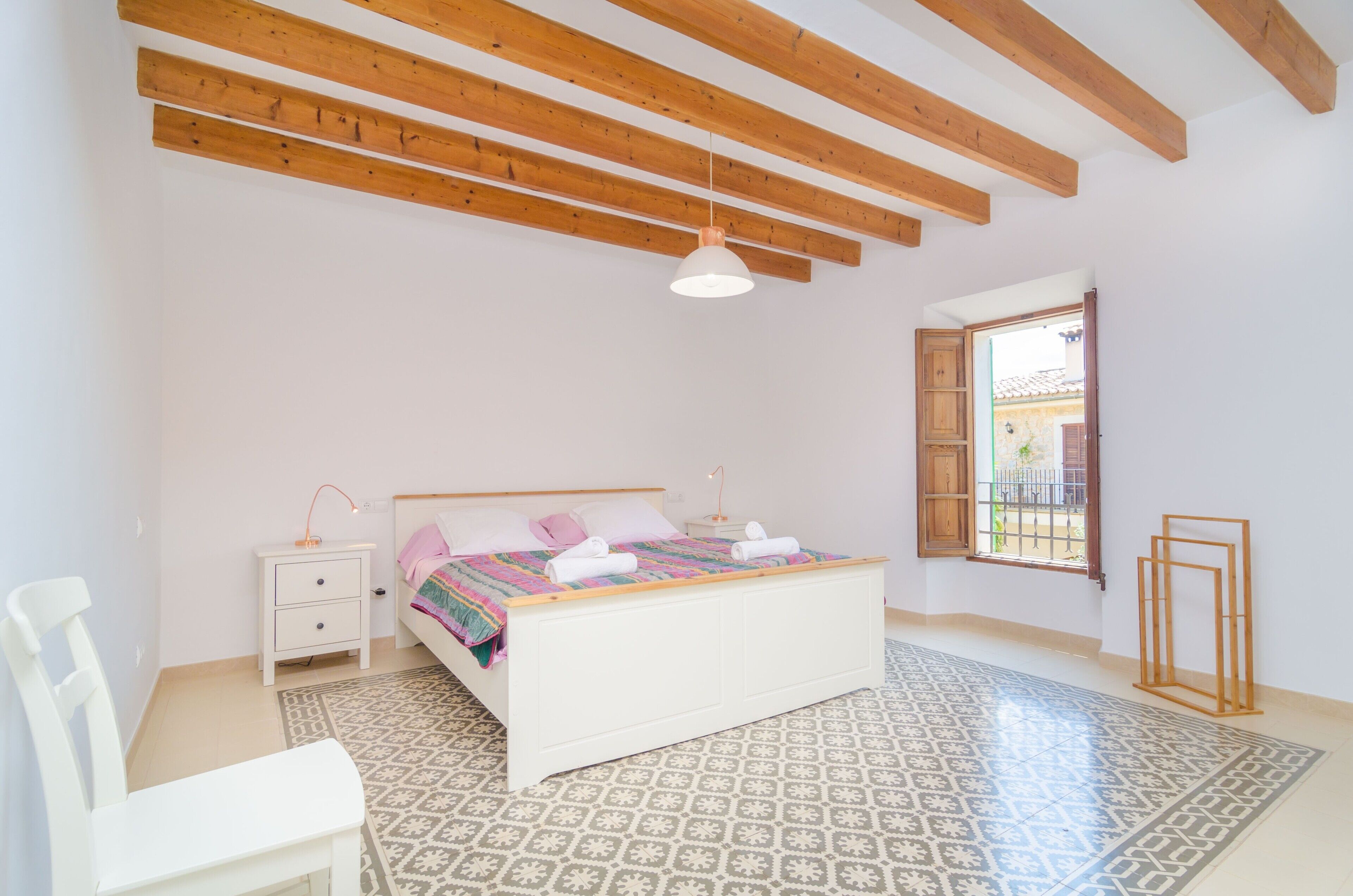 5 bedrooms, iron/ironing board, free WiFi, bed sheets
