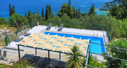 Antigoni Villa Ena: Shared pool, stunning views, A/C