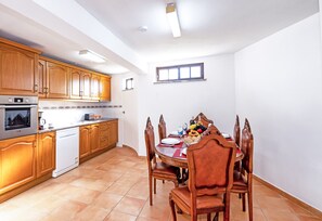 Unclassified image, 4 of 48, button - Family retreat with heatable pool and BBQ (Albufeira)