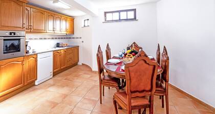Family retreat with heatable pool and BBQ