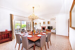 Unclassified image, 2 of 48, button - Family retreat with heatable pool and BBQ (Albufeira)