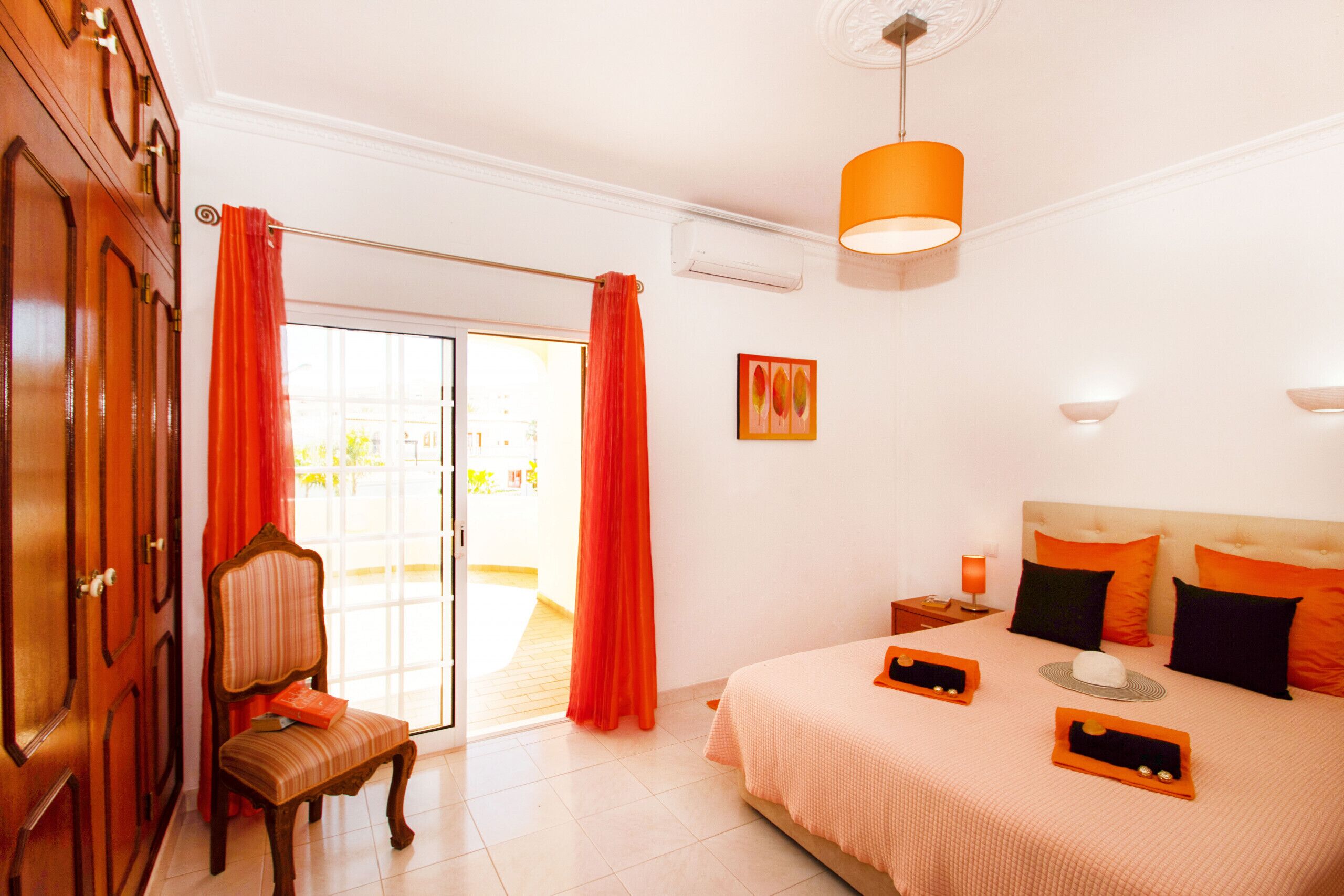 6 bedrooms, iron/ironing board, free WiFi, bed sheets