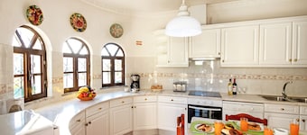 WONDERFUL VILLA IN GALÉ, W/ HEATABLE PRIVATE POOL, AC, CLOSE TO ALL AMENITIES