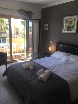 3 bedrooms, in-room safe, iron/ironing board, travel crib