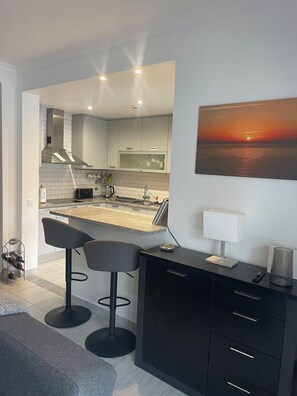 Fridge, microwave, oven, stovetop - Fabulous villa with private pool (burgau)