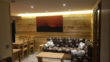 TV, DVD player, videoteca