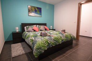 2 عدّة غرف نوم ومكواة/لوح كي وواي فاي مجانًا وملاءات أسرّة