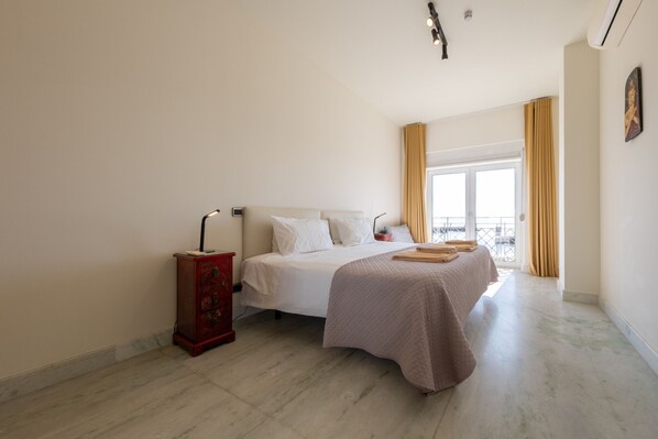 1 bedroom, iron/ironing board, travel cot, free WiFi