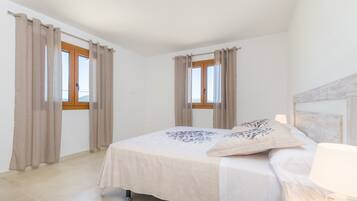 5 bedrooms, iron/ironing board, free WiFi, bed sheets