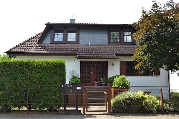 Unser Wohnhaus
(Ferienwohnung rechts unten)